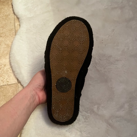 Ugg slides size 8 - Picture 4 of 4